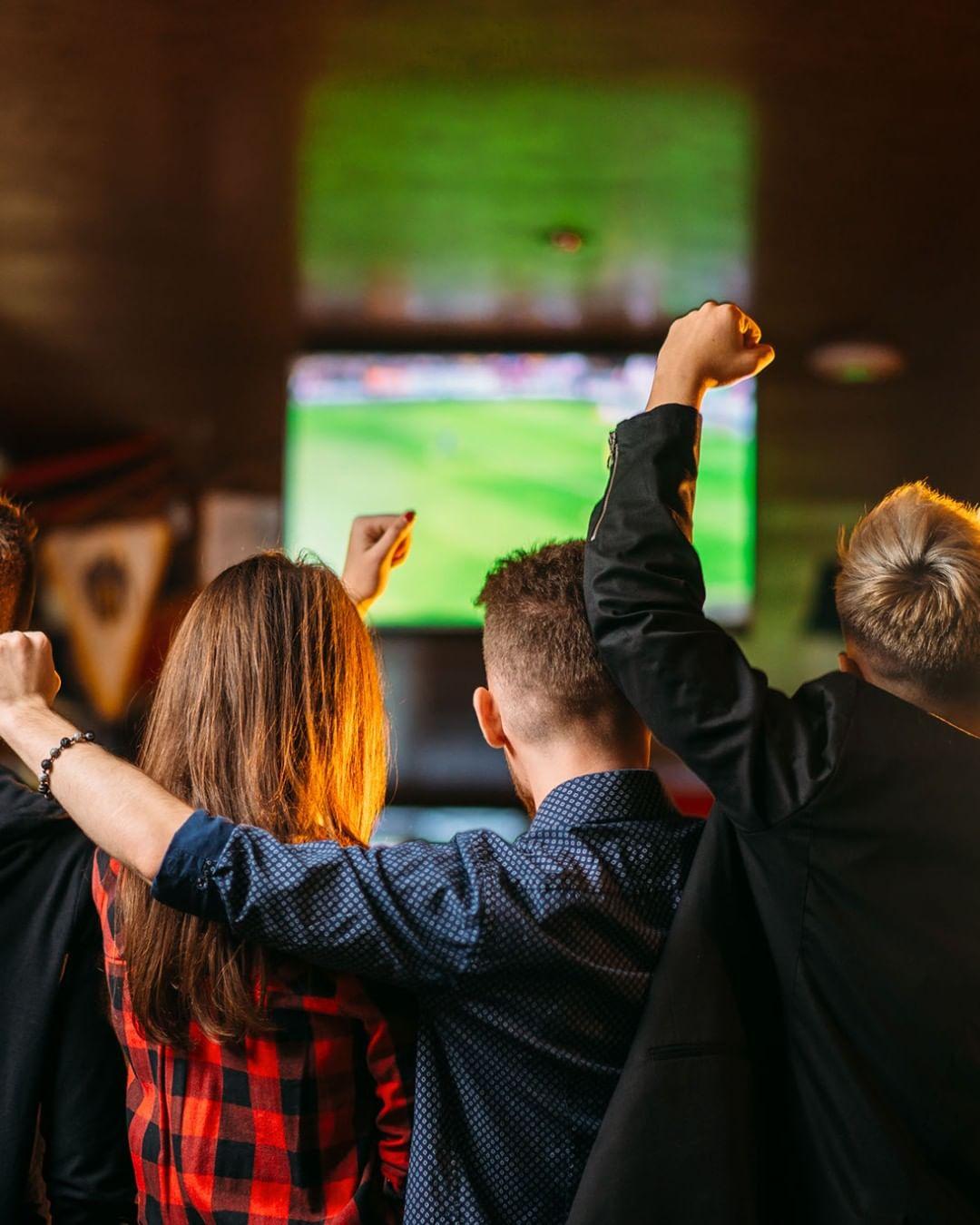 CHEER ON YOUR TEAM AT THESE SPORTS BARS AND PUBS IN DOHA